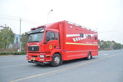 重汽汕德卡野外餐饮保障车（可提供100-300人就餐）